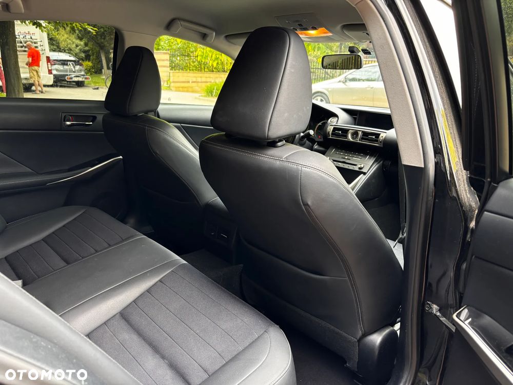 Lexus IS 200t Elite - 14