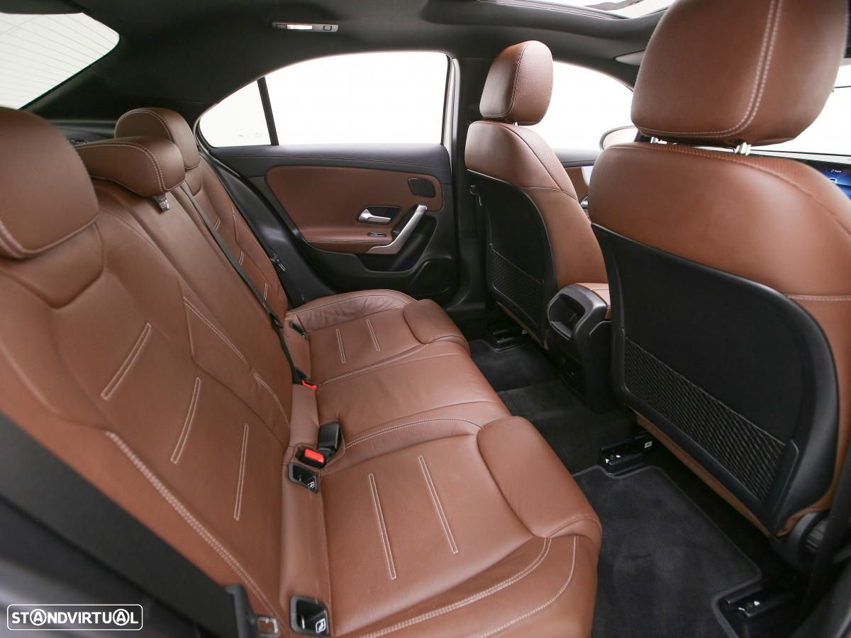 Mercedes-Benz A 250 Limousine e AMG Line - 12