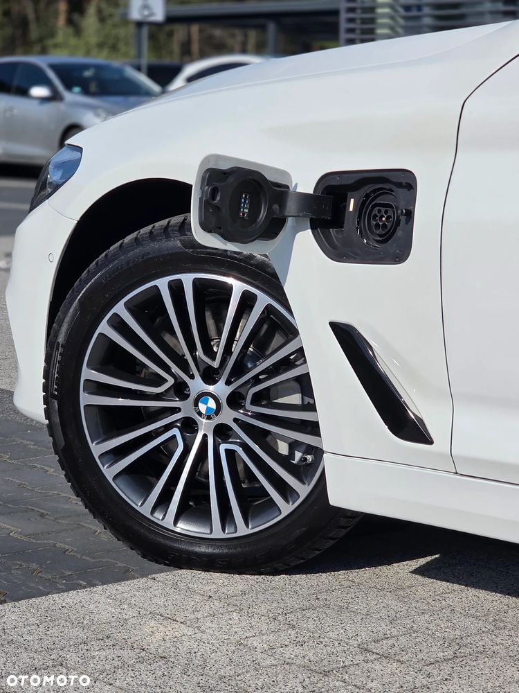 BMW Seria 5 530e iPerformance xDrive Sport Line sport - 16
