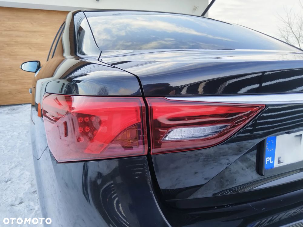 Toyota Avensis 1.8 Premium MS - 20