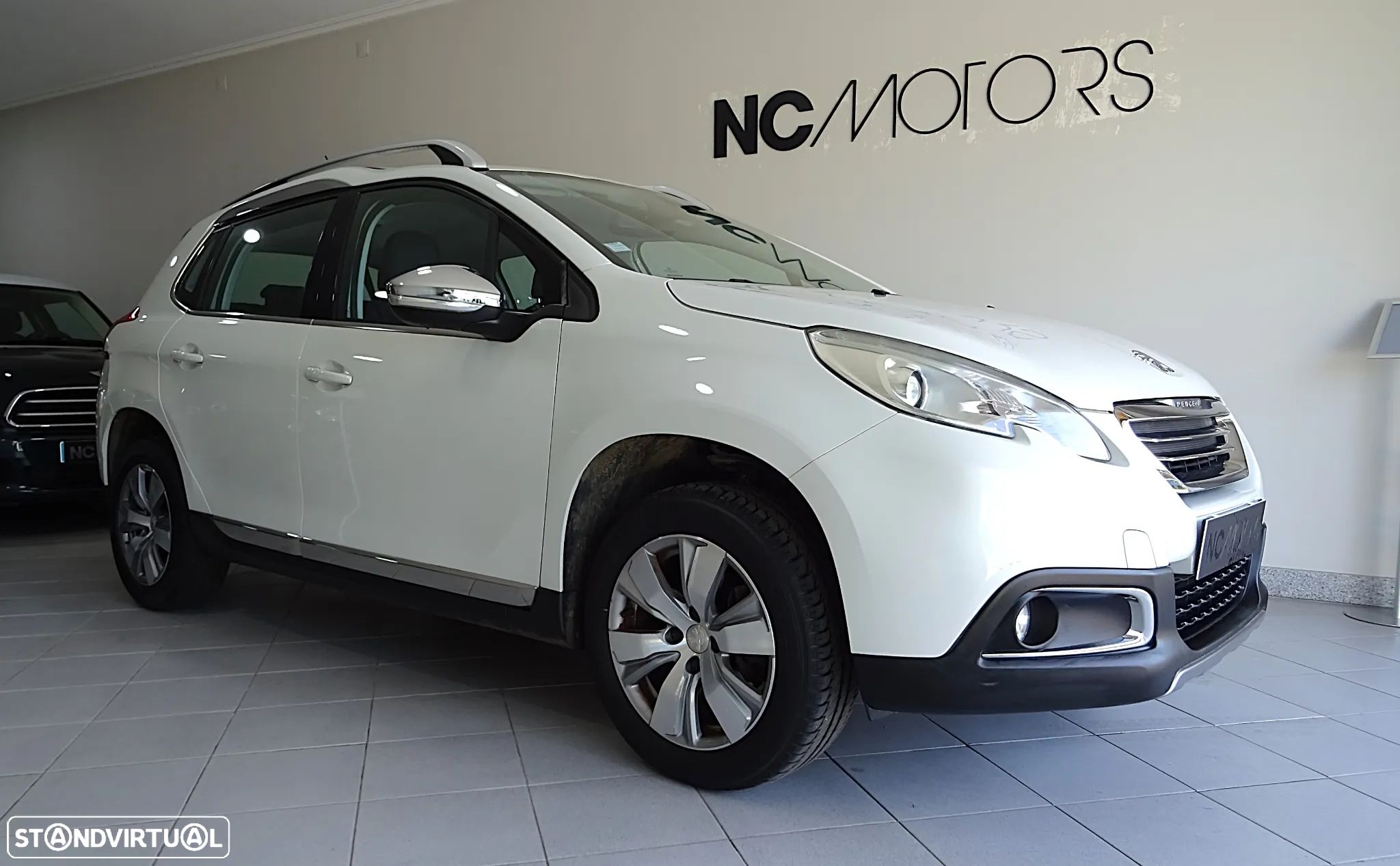 Peugeot 2008 1.2 PureTech Allure - 1