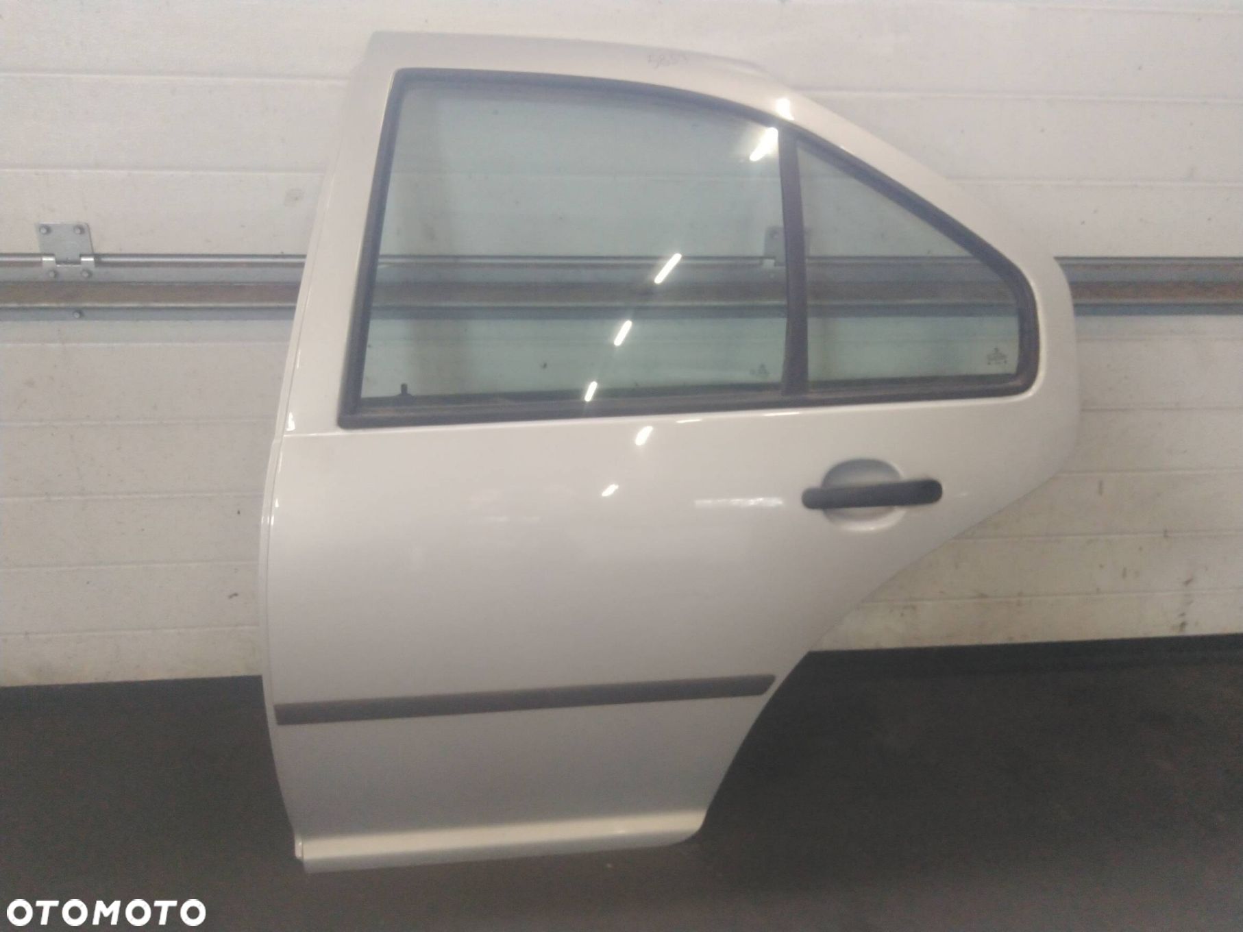 DRZWI KOMPLETNE LEWY TYŁ VW BORA I - 1