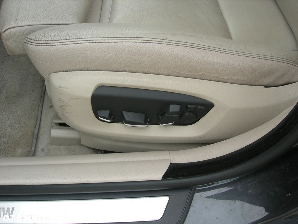 BMW Seria 5 525d xDrive Sport-Aut Luxury Line - 14