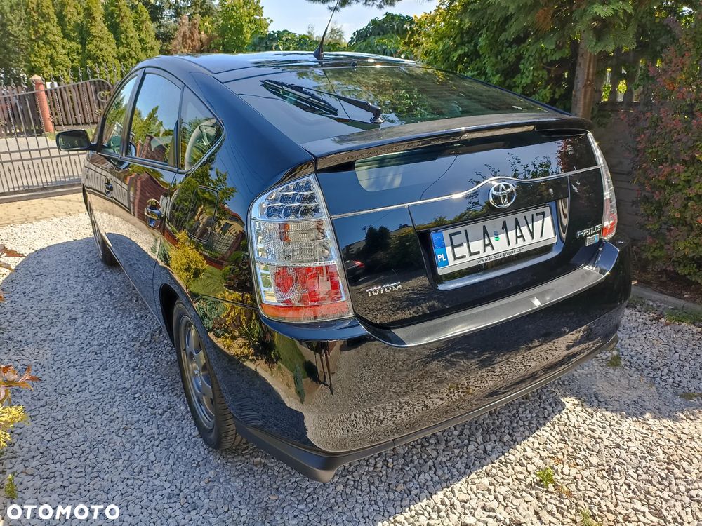 Toyota Prius (Hybrid) Executive - 11