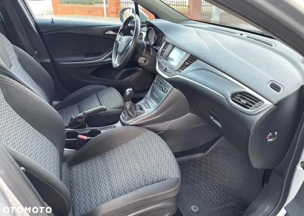 Opel Astra 1.6 D Start/Stop Dynamic - 9