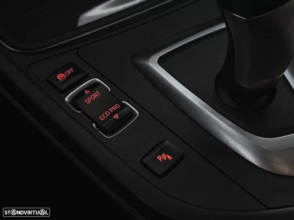BMW 320 d Auto Pack M - 18