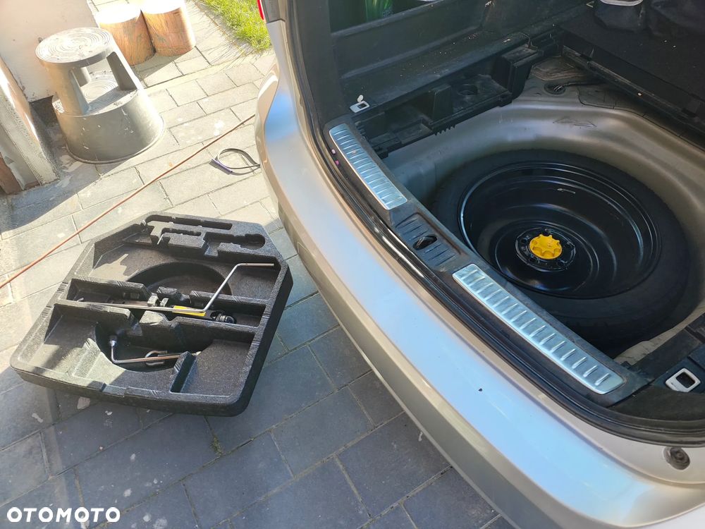 Toyota Avensis 2.0 D-4D Sol - 4