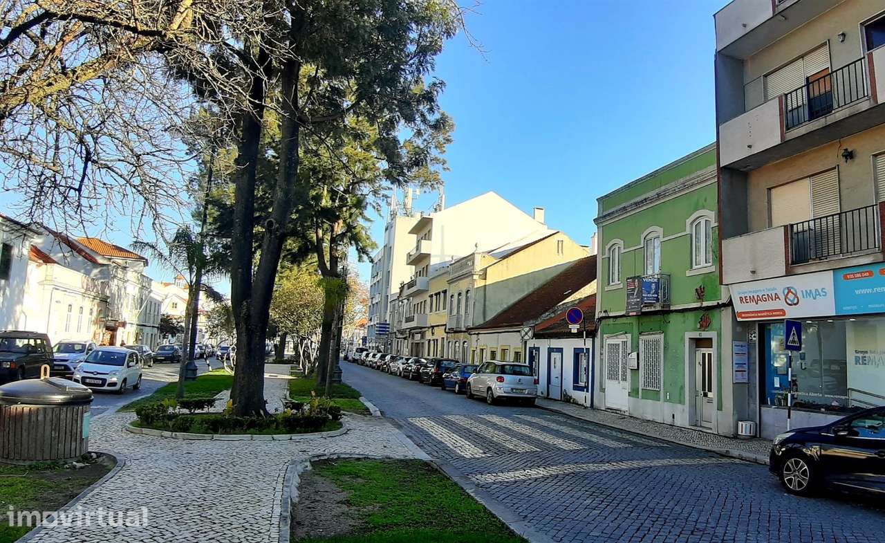 Prédio Misto para Investimento na Avenida dos Pescadores - Montijo - Grande imagem: 2/7