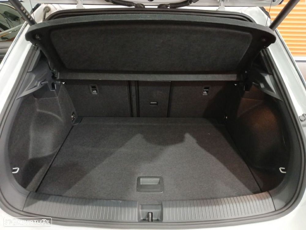 VW T-Roc 2.0 TDI R-Line DSG - 35