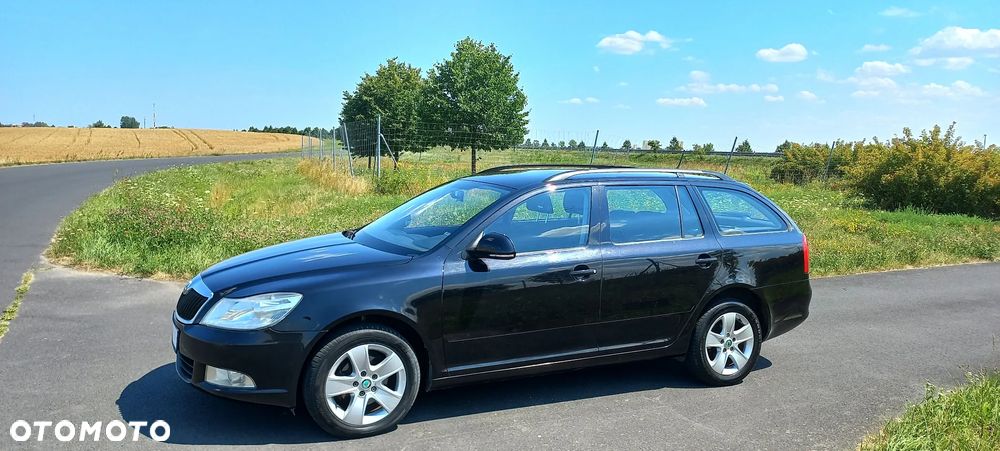 Skoda Octavia 1.6 Combi Ambiente - 1