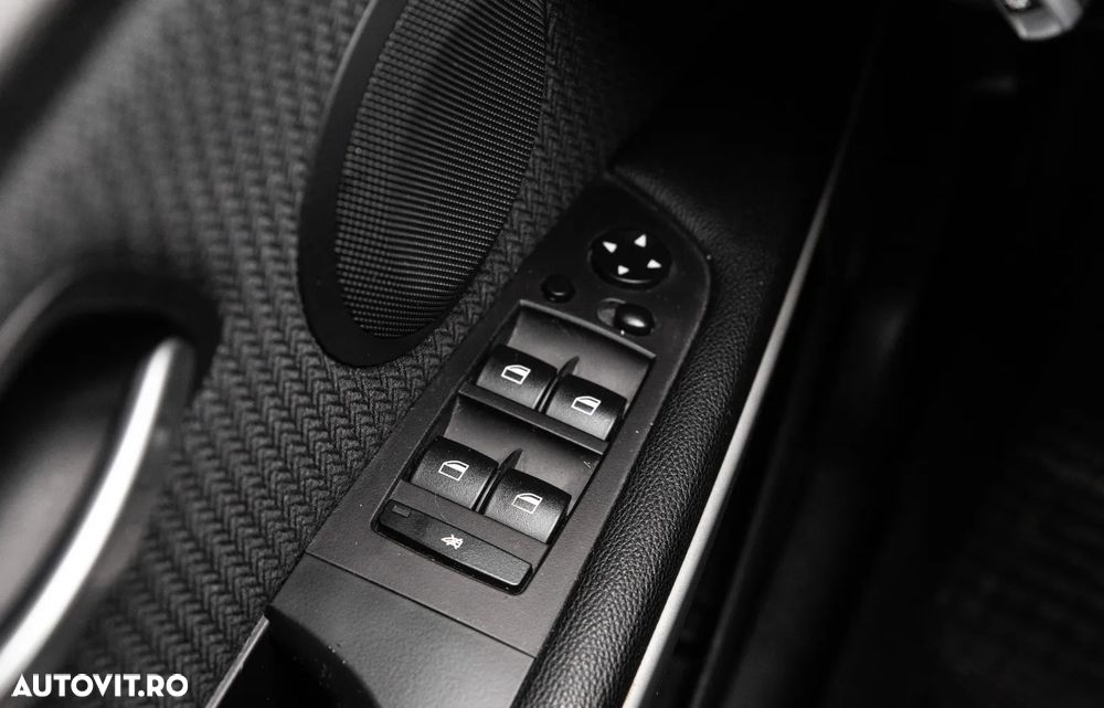 BMW Seria 3 320d xDrive DPF Touring Aut. Edition Exclusive - 12