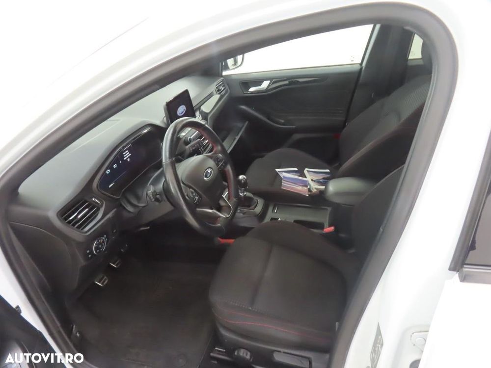 Ford Focus 1.0 EcoBoost MHEV ST-Line - 11
