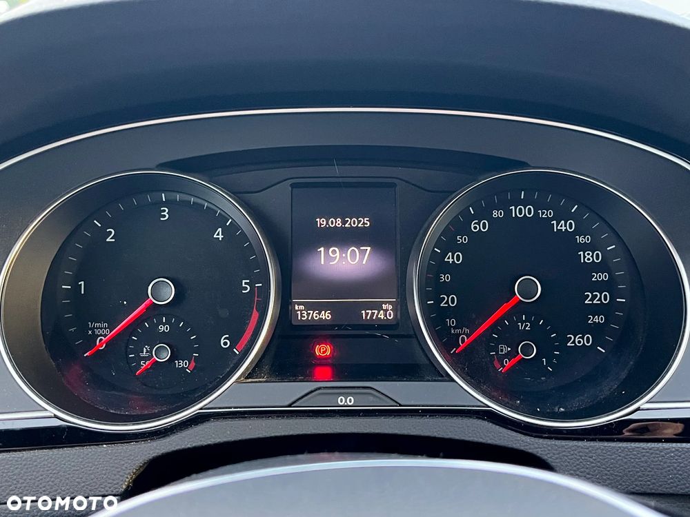 Volkswagen Passat 2.0 TDI BMT Comfortline - 24