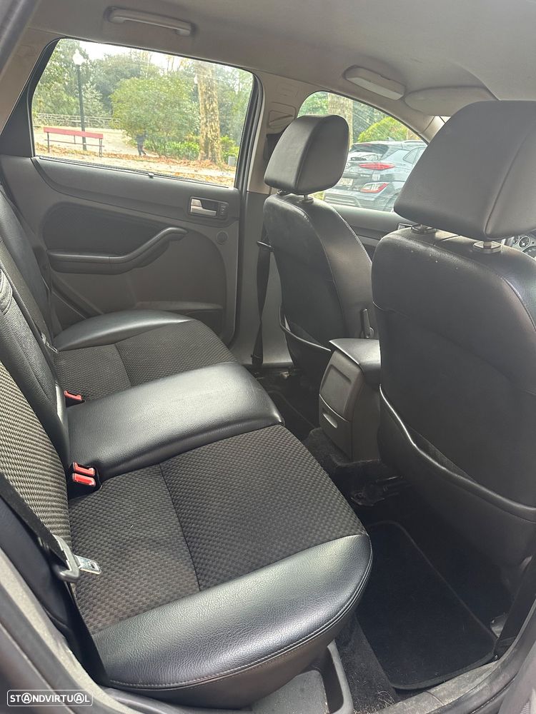 Ford Focus 1.6 TDCi DPF Ghia - 9