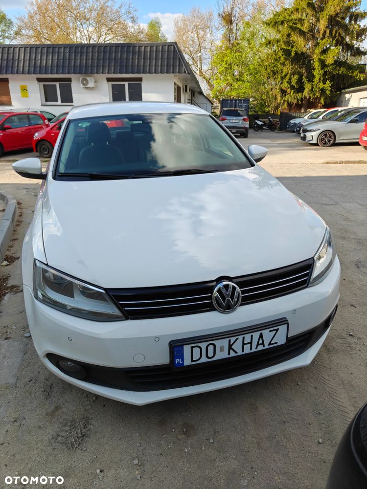 Volkswagen Jetta 1.6 TDI Comfortline DSG - 4