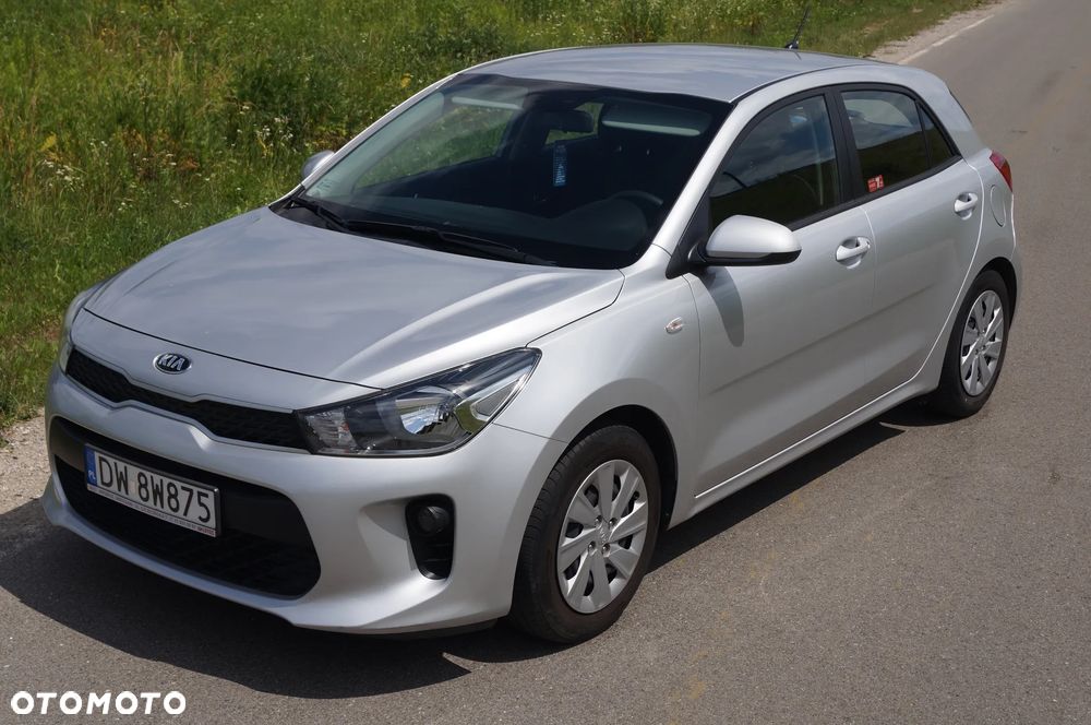 Kia Rio 1.2 L - 12