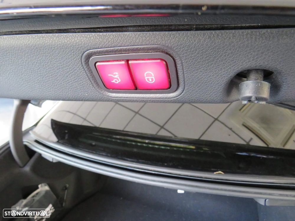 Mercedes-Benz E 220 d AMG Line - 51