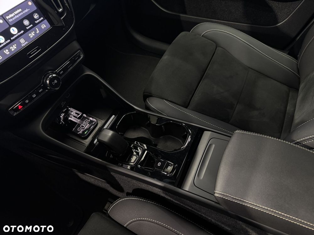 Volvo XC 40 B4 Plus Dark - 27