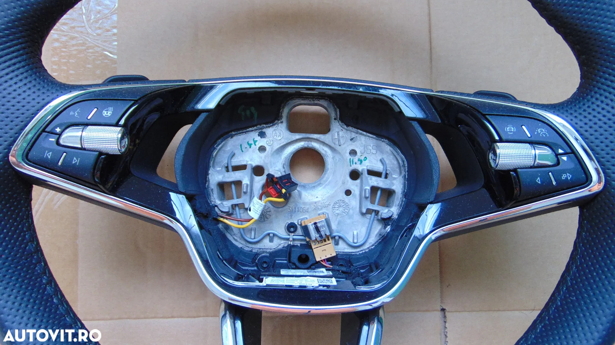 Volan Skoda Octavia 4 multifunctional din piele cu tampoane de schimbare cod 5EJ - 2