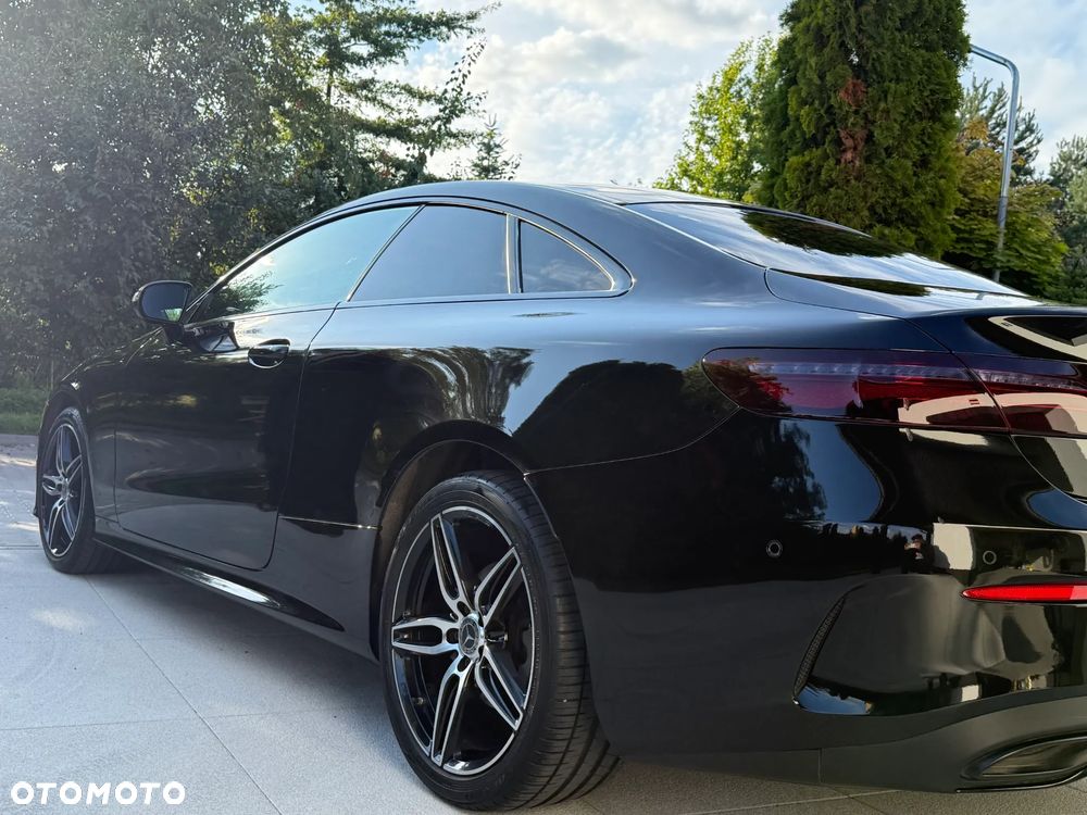 Mercedes-Benz Klasa E 220 d Coupe 4-Matic 9G-TRONIC - 3