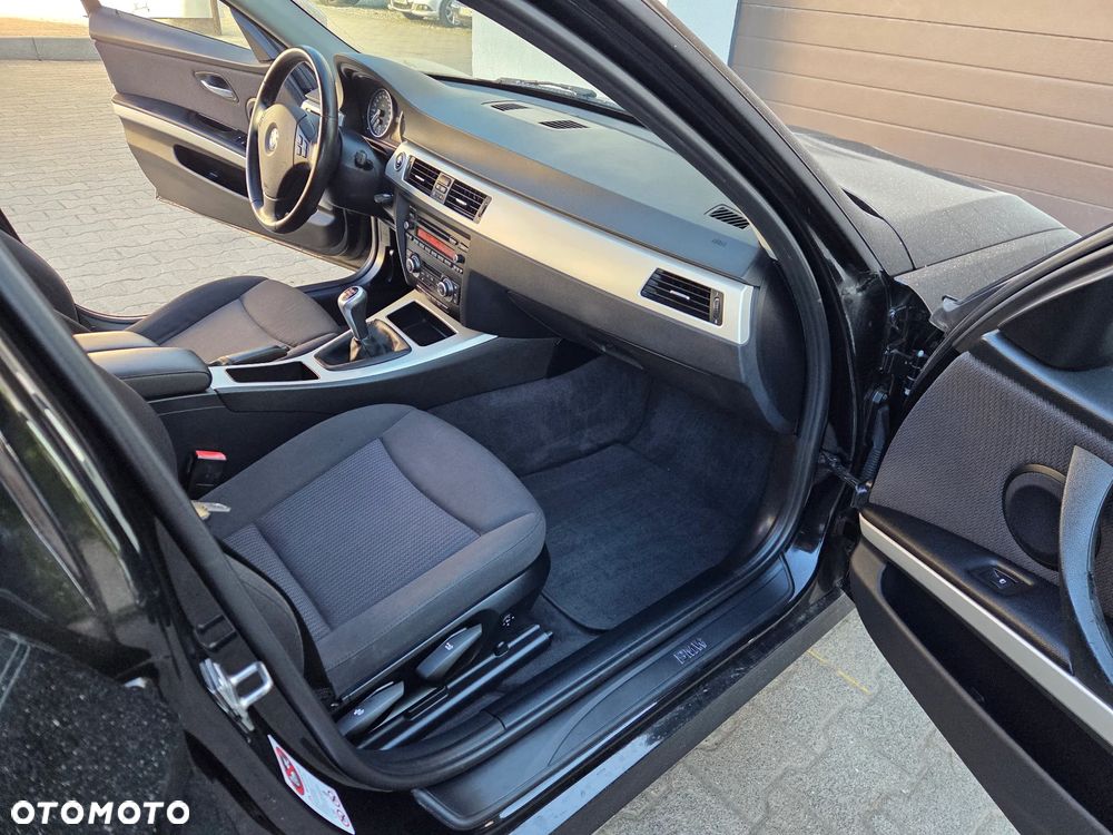 BMW Seria 3 318d - 32