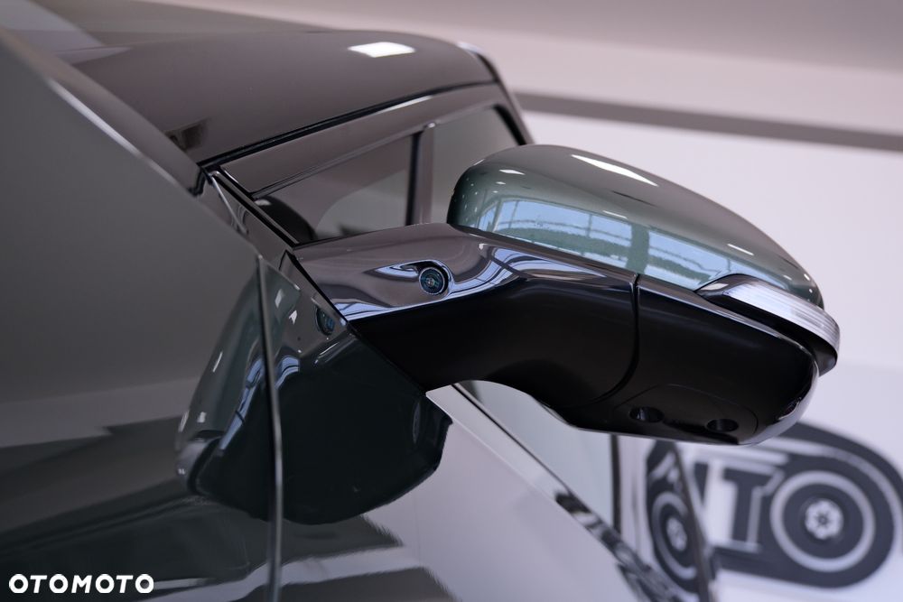 Rivian R1S - 22
