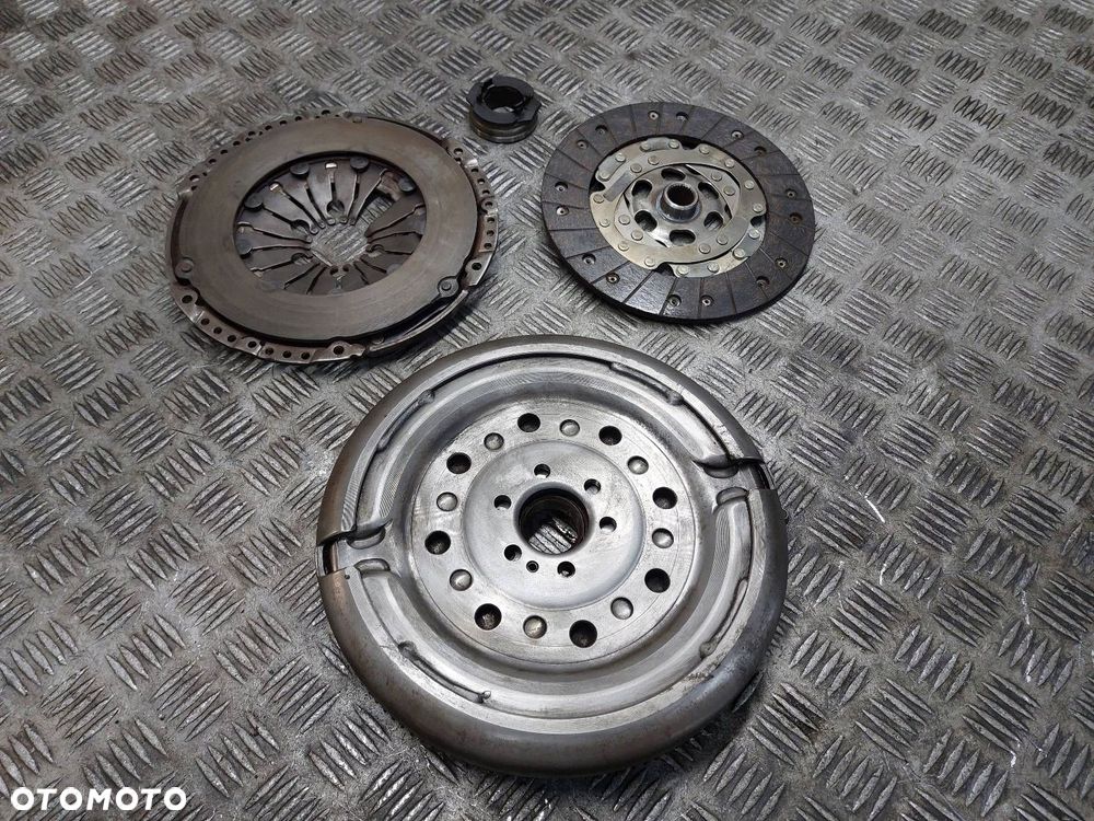 KOŁO DWUMASOWE + TARCZA + DOCISK + ŁOŻYSKO OPOROWE SKODA OCTAVIA I - 7