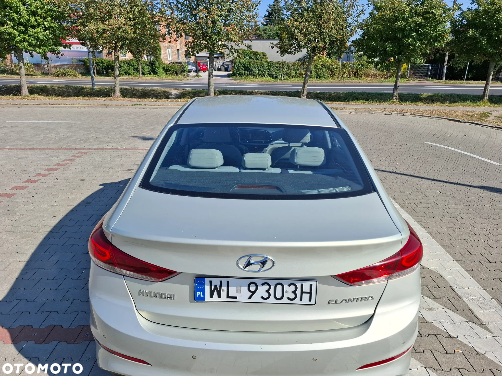 Hyundai Elantra 1.6 CRDi BlueDrive Comfort DCT - 13