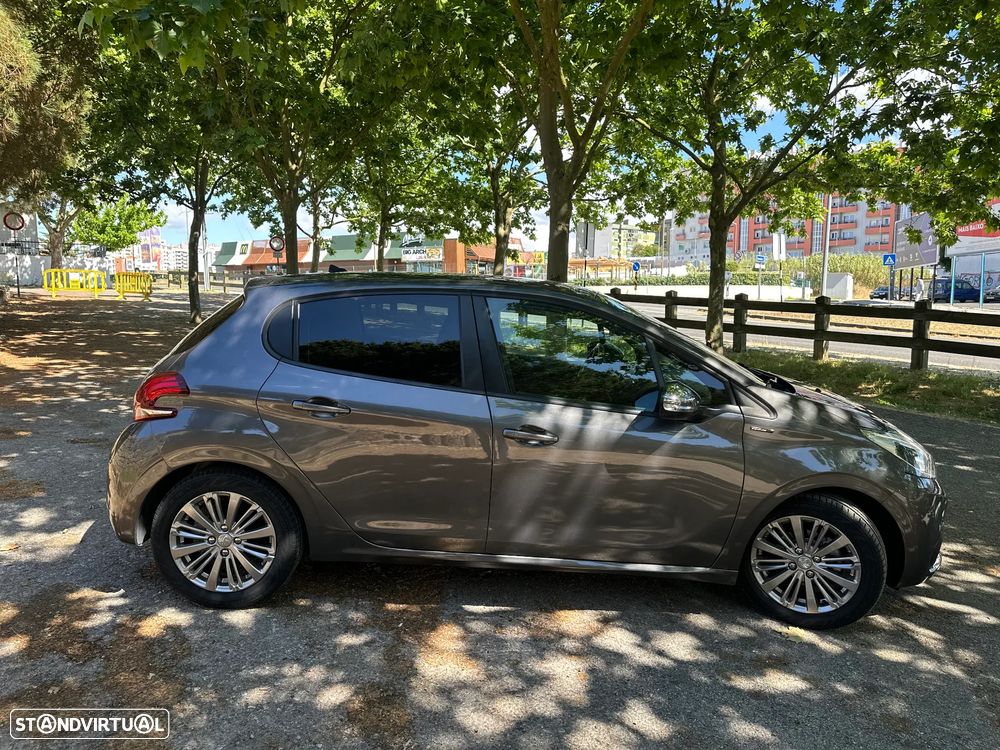 Peugeot 208 1.2 PureTech Signature - 13