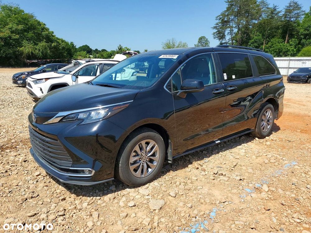 Toyota Sienna - 2