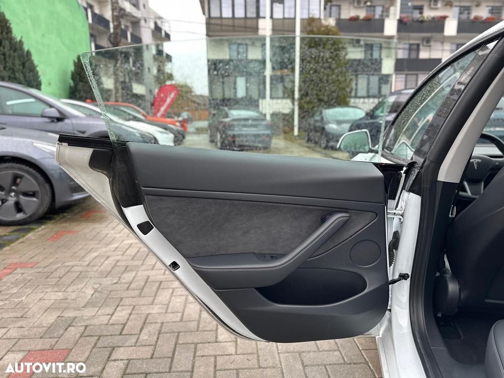 Tesla Model 3 Long Range - 39