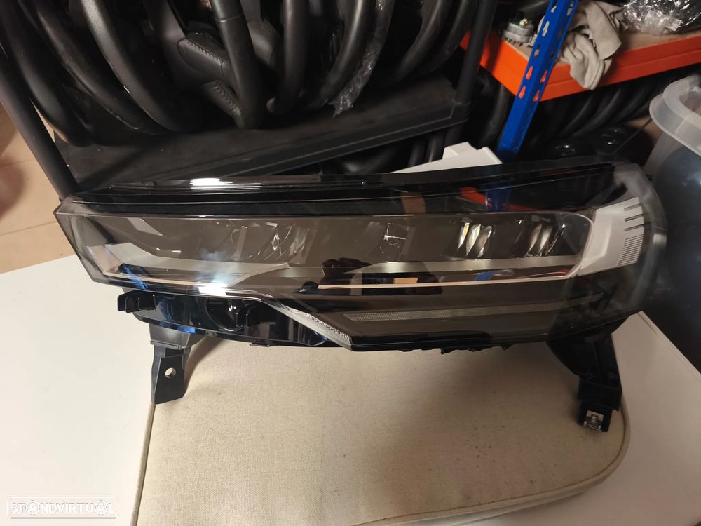 Farol esquerdo full Led Renault Captur novo