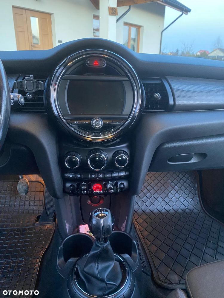 MINI Cooper Essential Trim - 16