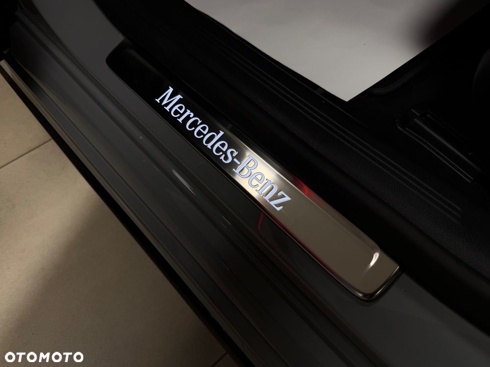 Mercedes-Benz Klasa E 220 d mHEV 4-Matic AMG 9G-Tronic - 40