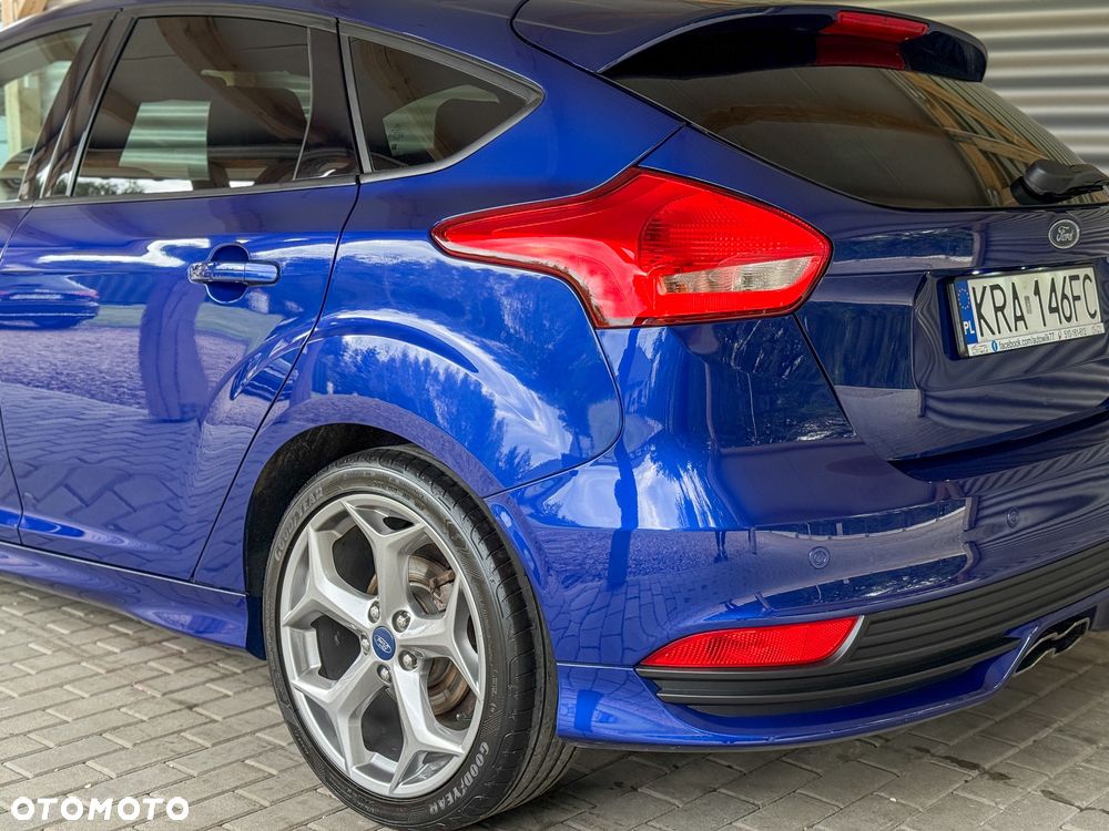 Ford Focus 2.0 EcoBoost ST mit Leder-Sport-Paket - 23