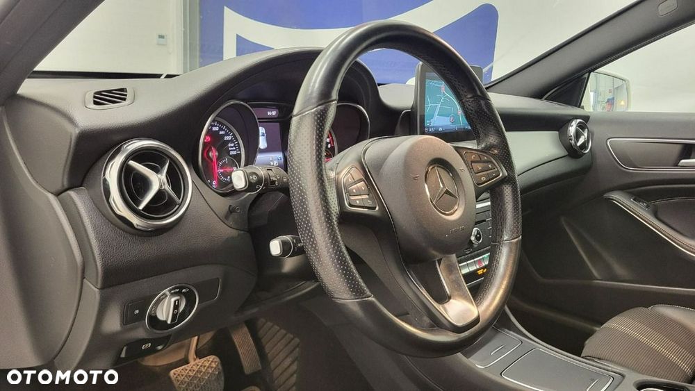 Mercedes-Benz GLA - 12