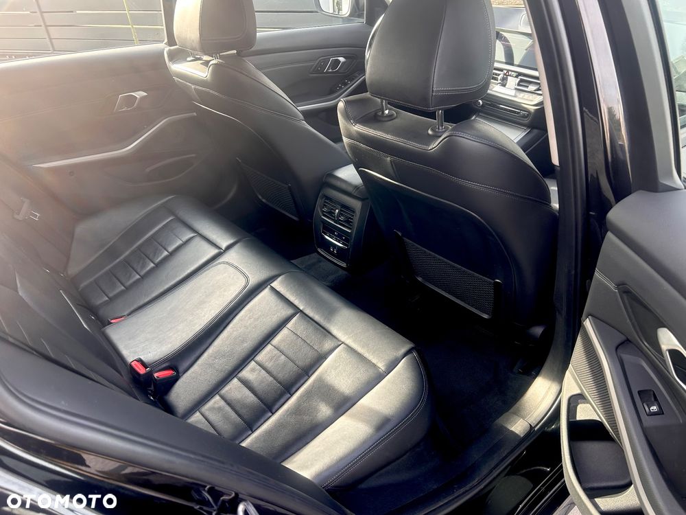 BMW Seria 3 320i Sport Line - 23