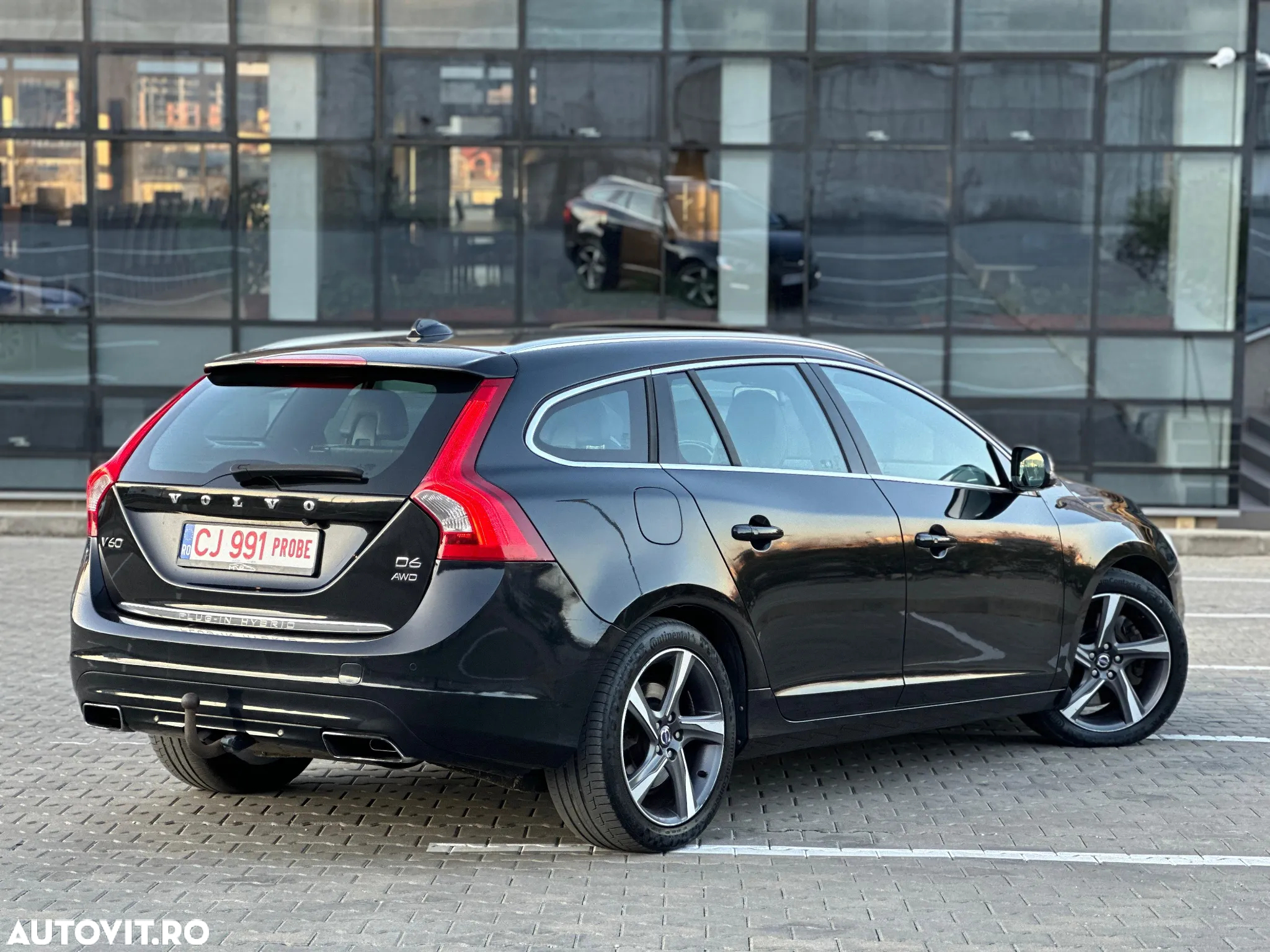 Volvo V60 D6 Plug-In-Hybrid AWD Geartronic Summum - 3