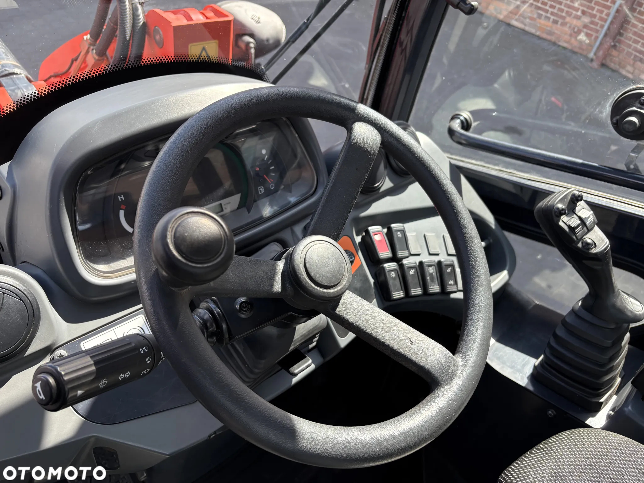 Kubota R082 - 29