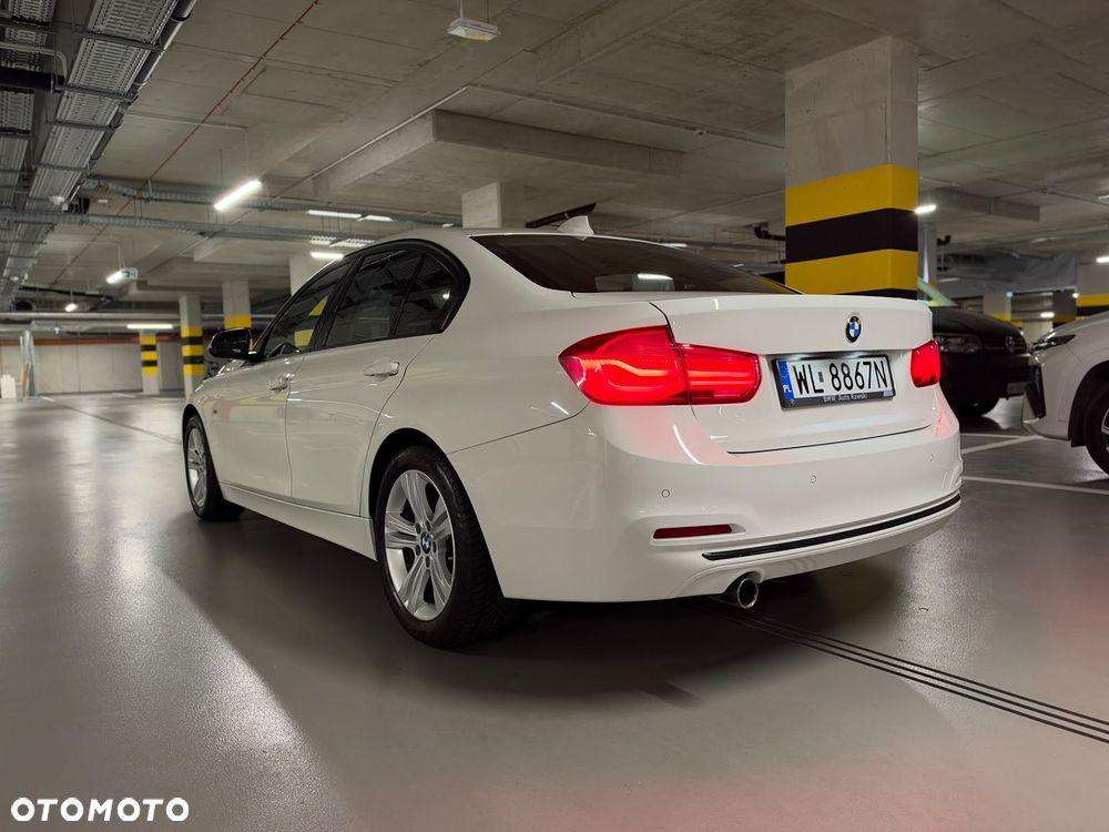 BMW Seria 3 318i Sport Line - 31