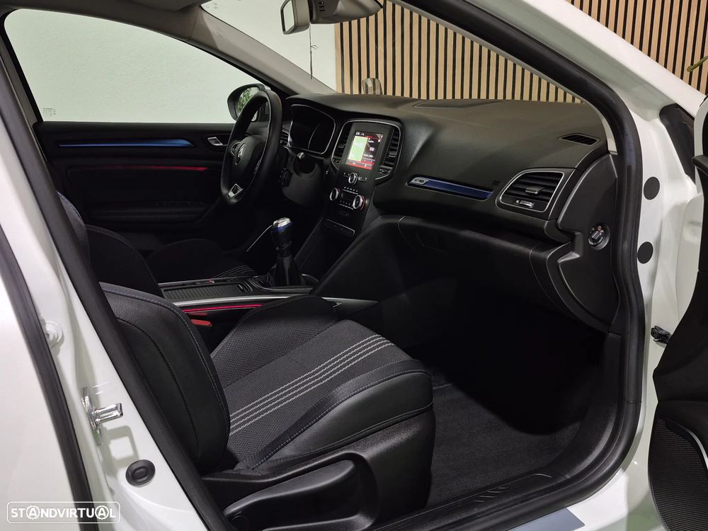 Renault Mégane Sport Tourer 1.5 dCi GT Line J18 - 32