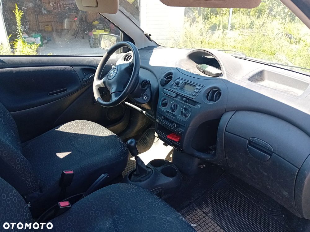 Toyota Yaris 1.0 Base - 6