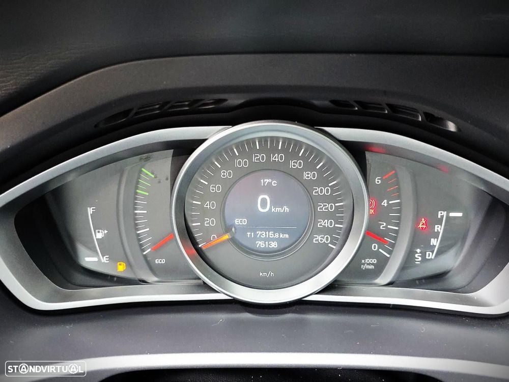 Volvo V40 2.0 D2 Momentum Geartronic - 25