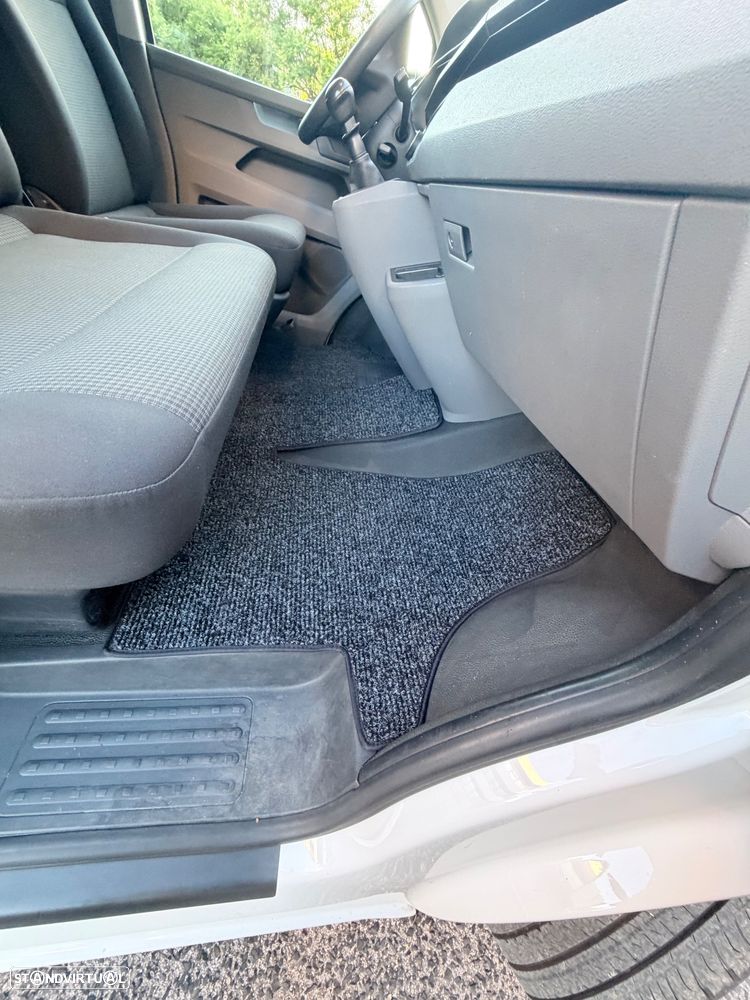 VW Transporter 2.0 TDI - 23