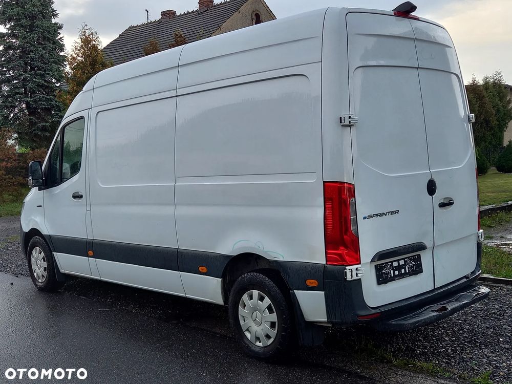 Mercedes-Benz Sprinter - 2