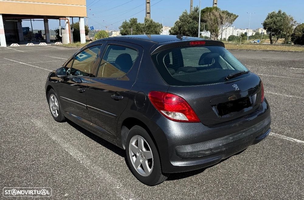 Peugeot 207 1.4 16V SE Millesim 200 Anos - 4