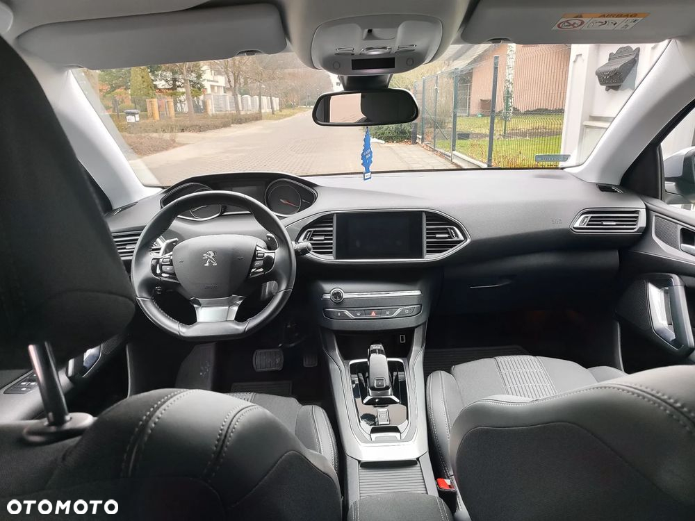 Peugeot 308 1.2 PureTech Allure Pack S&S EAT8 - 11