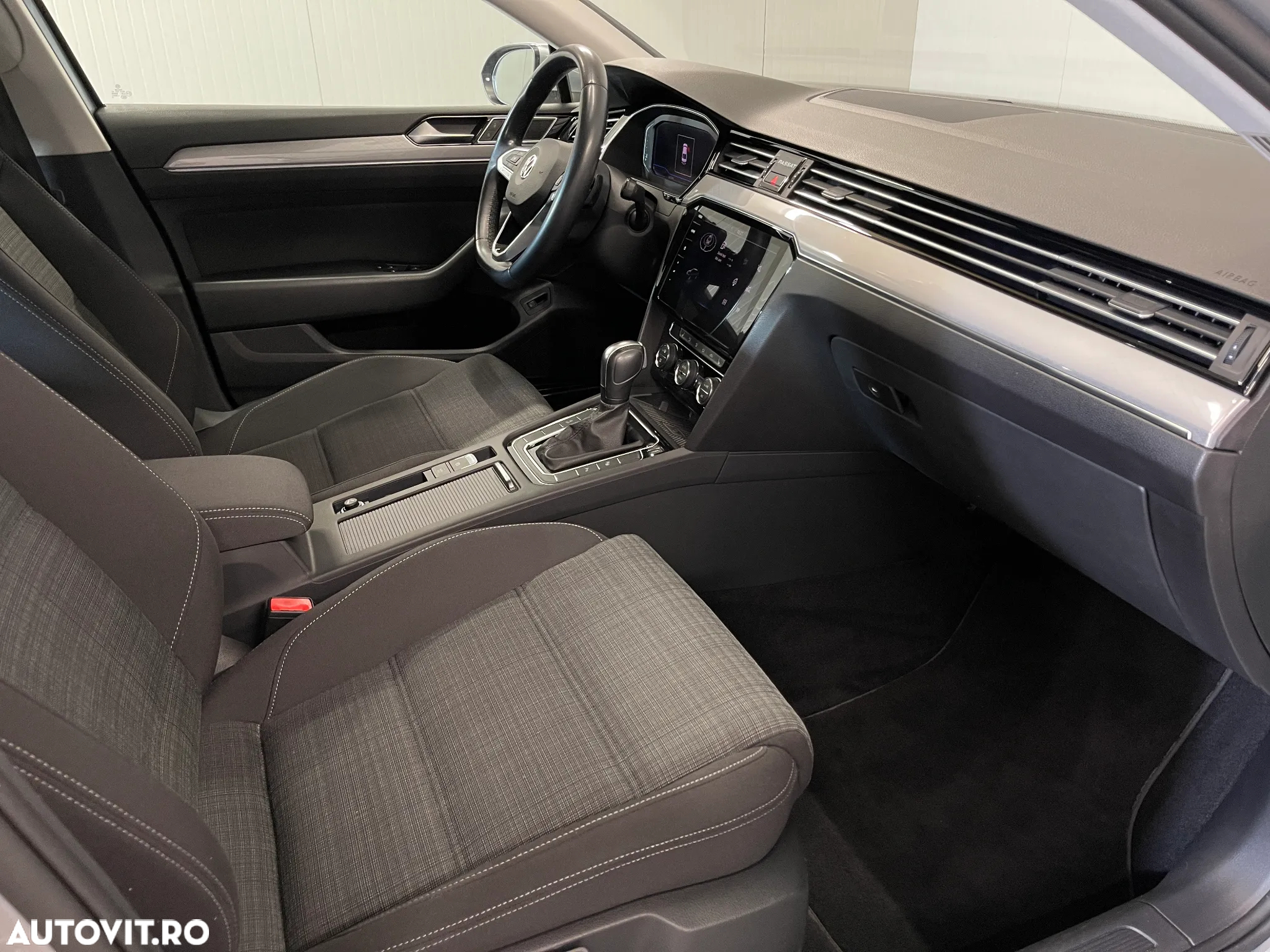 Volkswagen Passat 2.0 TDI DSG Comfortline - 11
