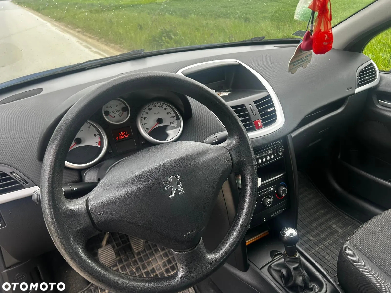 Peugeot 207 - 8