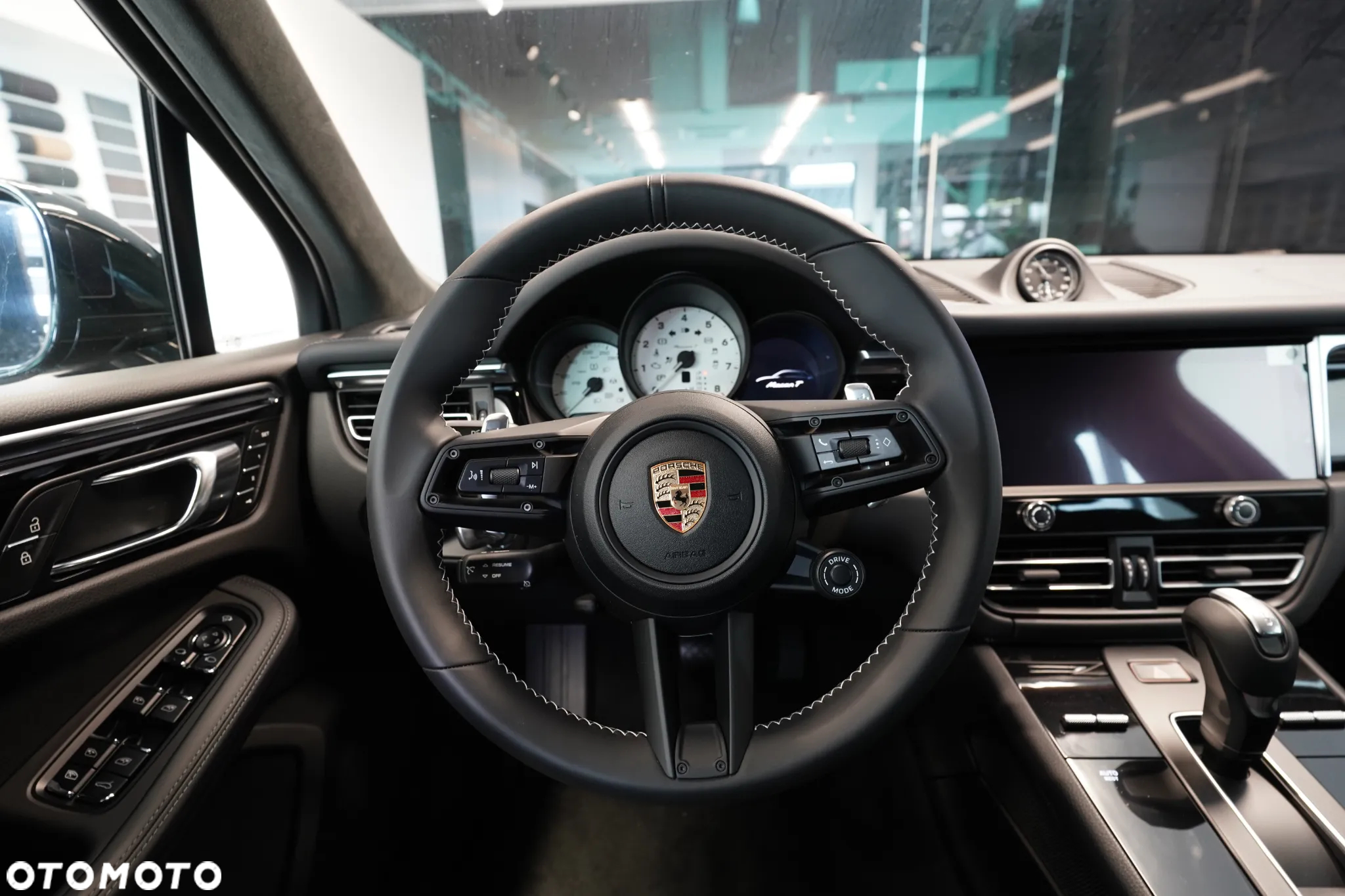 Porsche Macan T - 13